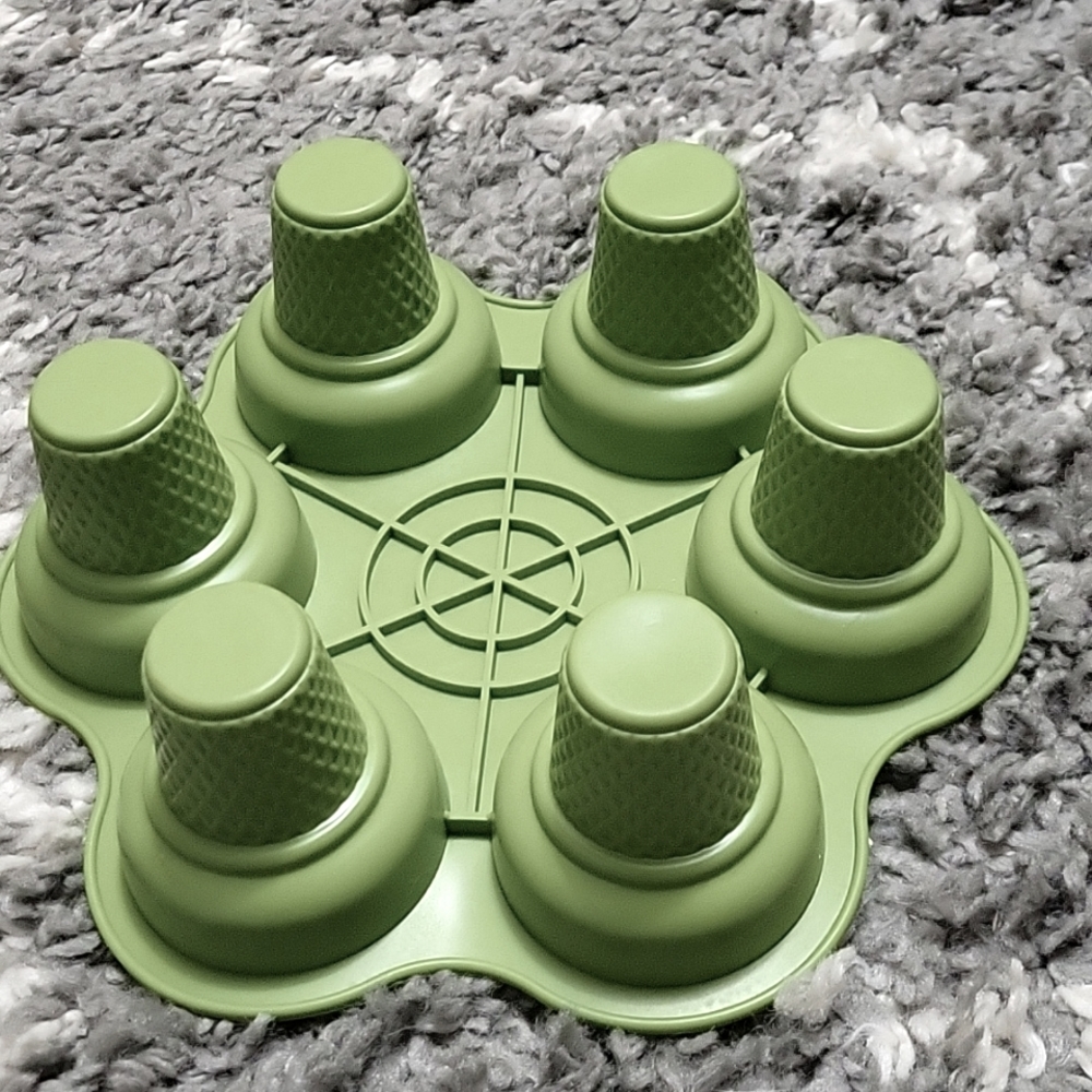 Silicone Ice Cream Cone Cupcake Pan NEW